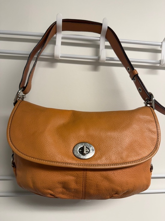 Coach Handbags - Coach Legacy Vintage Camel Turn Lock Saddle Shoulder Bag